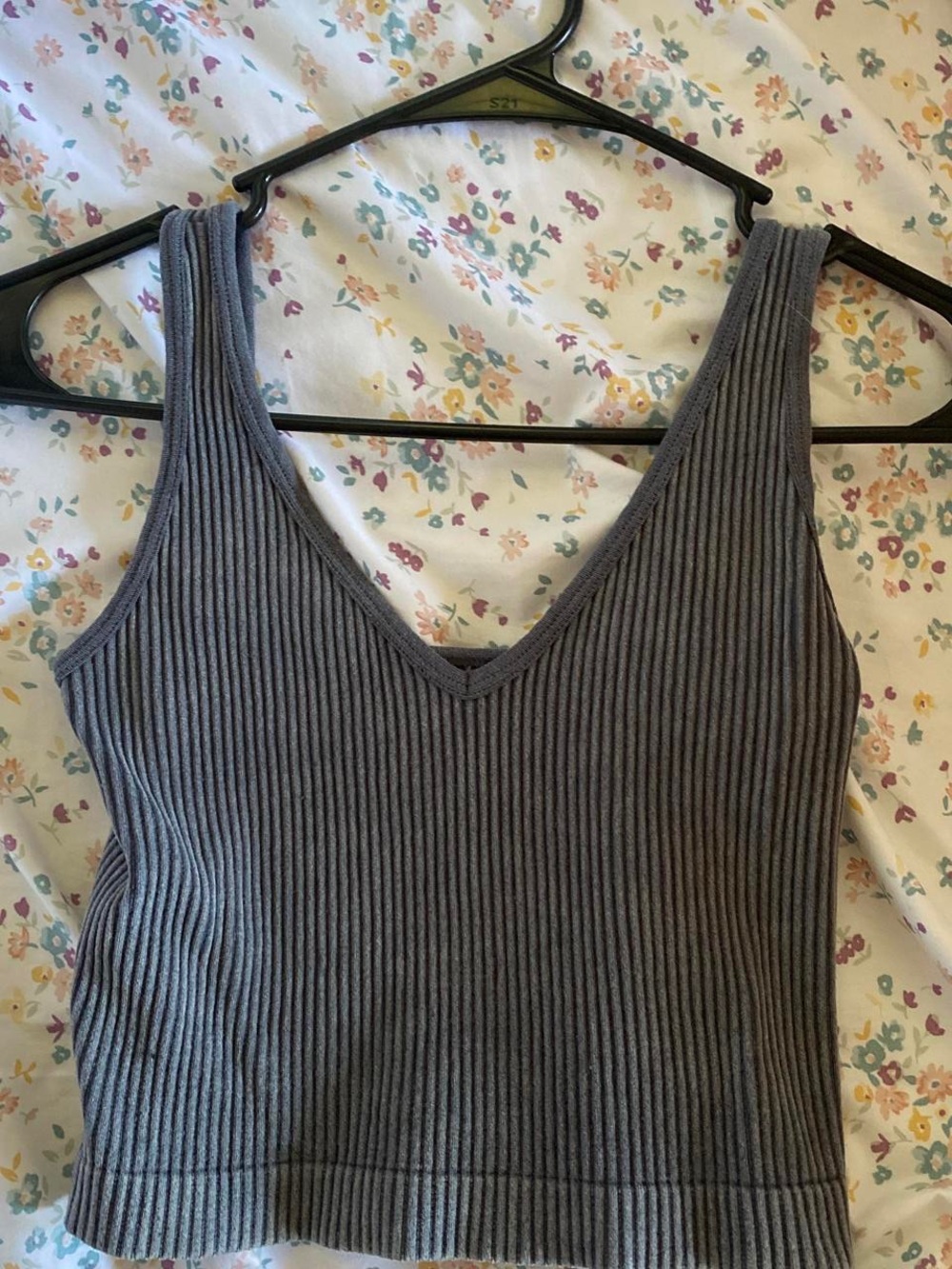 Aura Ribbed V-Neck Tank Top - Gray